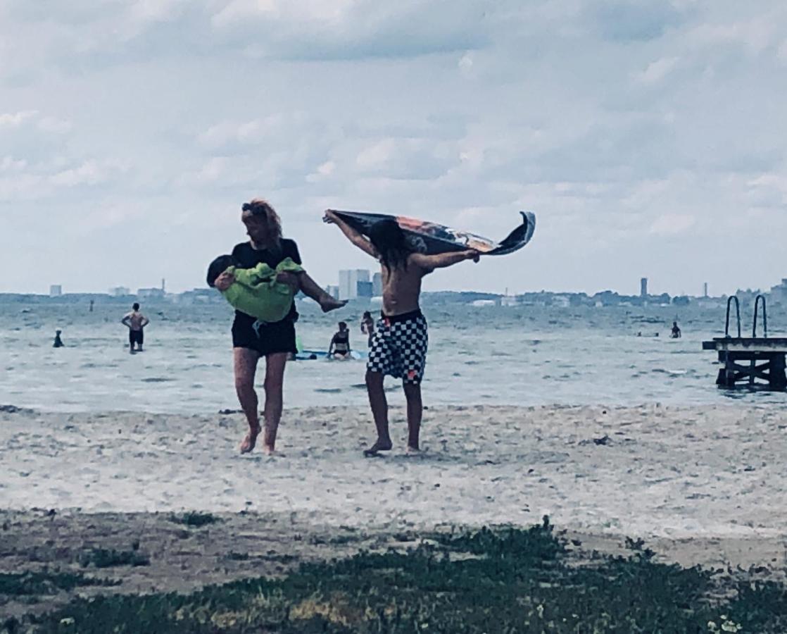 Stuga Centrala Faerjestaden Med Gangavstand Till Det Mesta Esterno foto