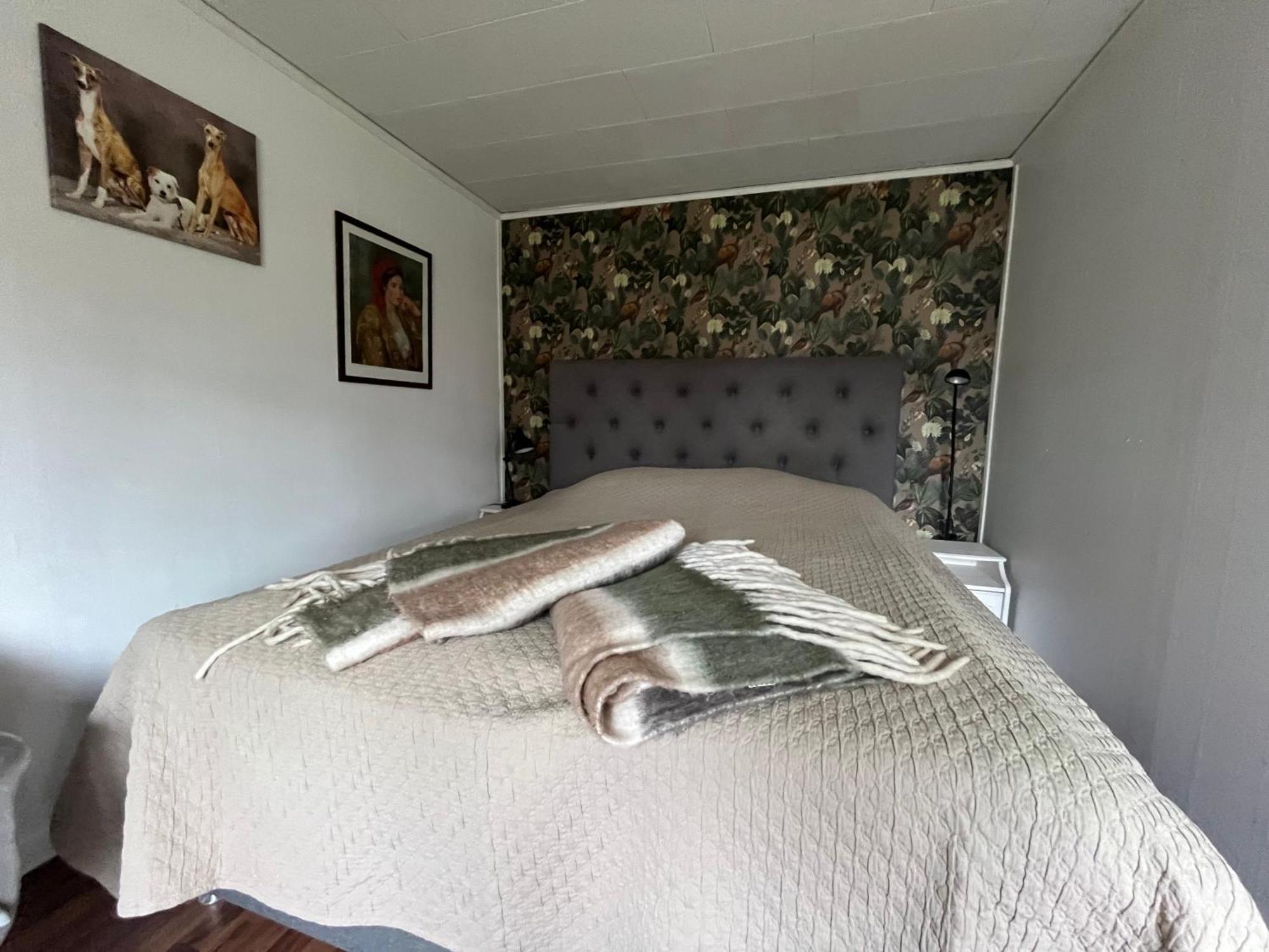 Stuga Centrala Faerjestaden Med Gangavstand Till Det Mesta Esterno foto